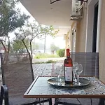 Angela's Seaside Luxury Flat 哈尔基斯