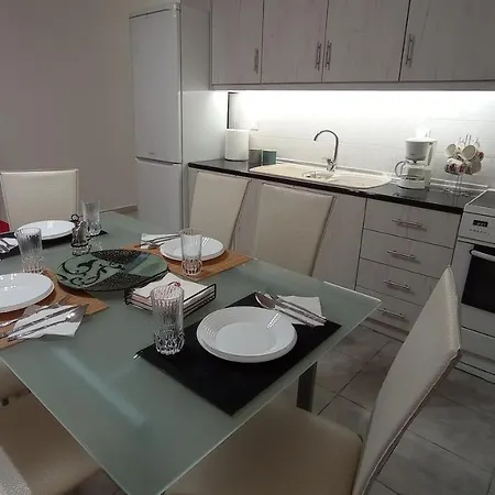 Angela's Seaside Luxury Flat